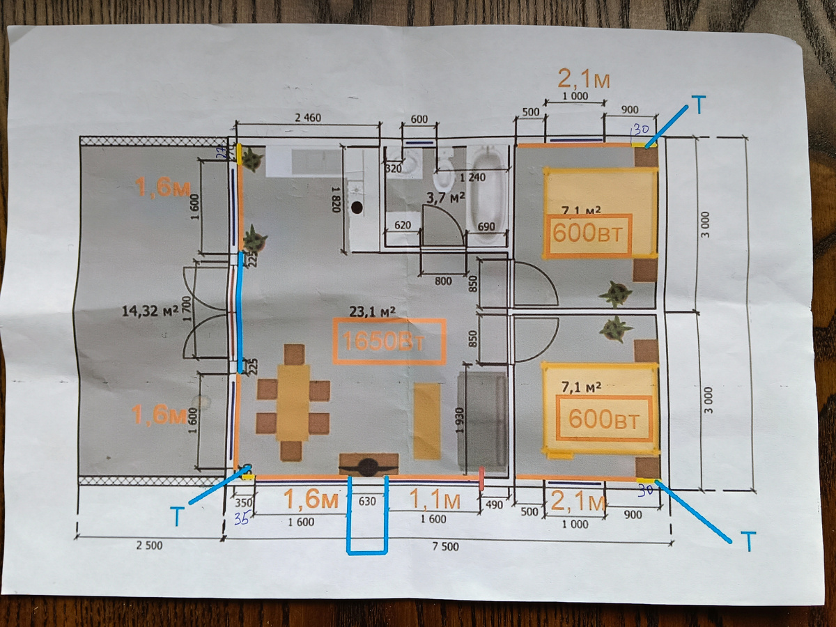 Схема дома.Т- терморегуляторы, рыжие чёрточки - расположение нагревательных элементов с указанием их длины и мощности (на помещение), голубые чёрточки - провода