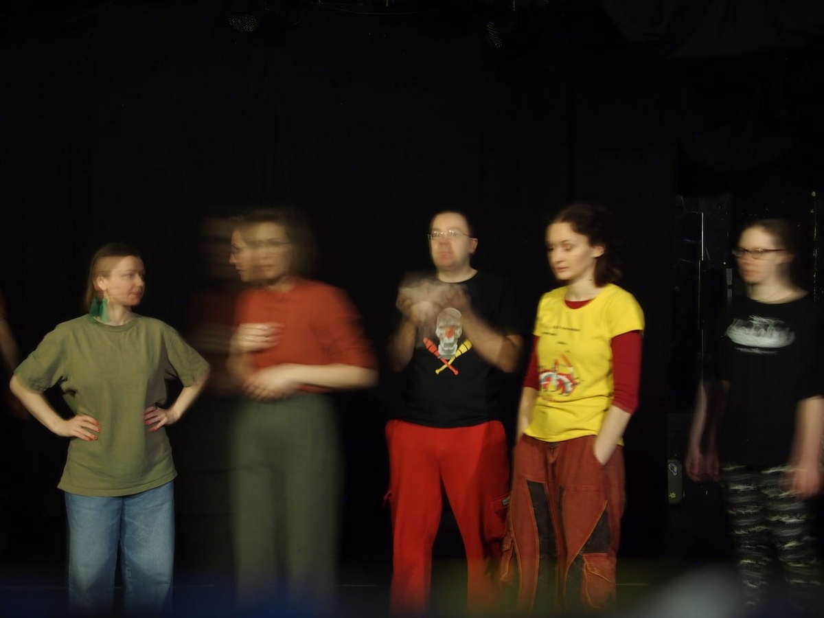 Просто - фееричный сюр из жизни школы больничных клоунов. За фото огромное спасибо прекрасному Алексею!