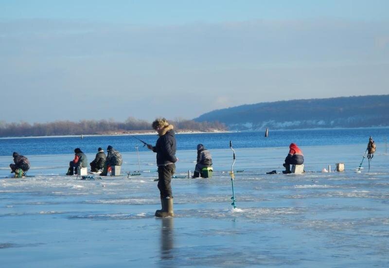    Любители зимней рыбалки рискуют / Источник: 21.mchs.gov.ru, ГИМС