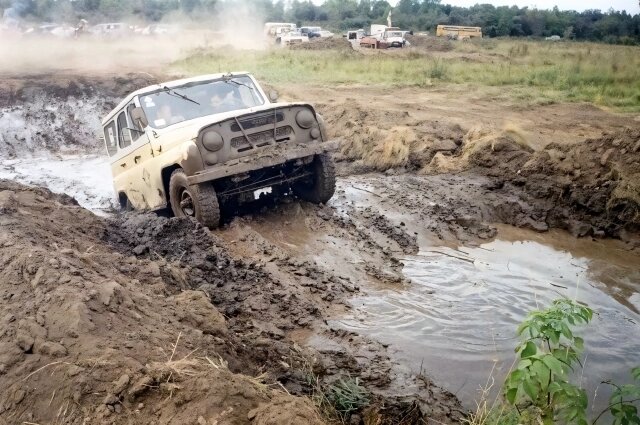    Джиперы не боялись бездорожья. Фото: Новокузнецкий клуб автомобильного спорта «4х4»