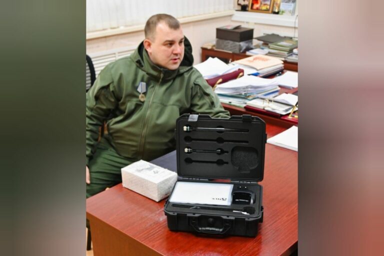    В Бугуруслане бойцу с позывным «Рэмбо» передали детектор БПЛА и комплект солнечных батарей Кристина Просвиркина