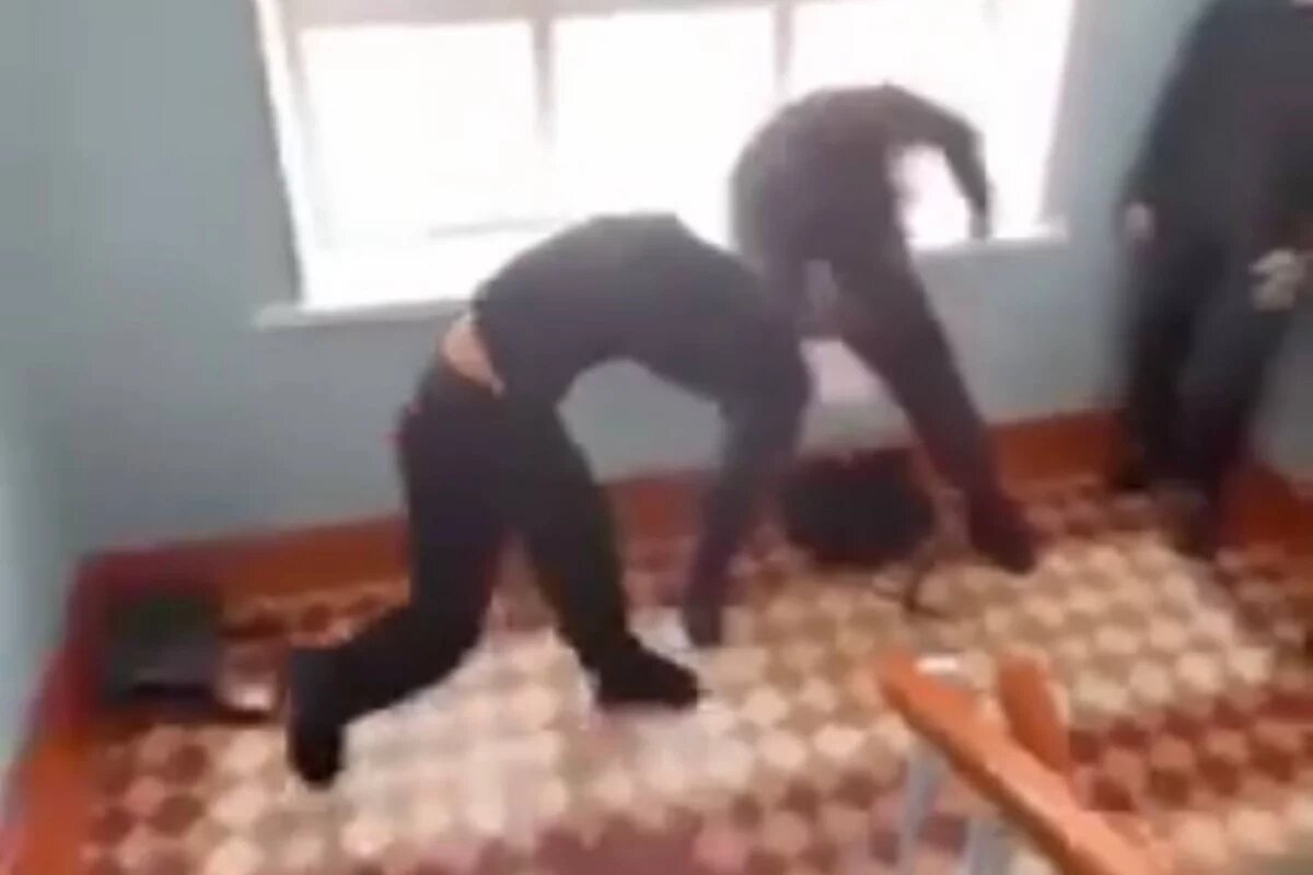    15-летний школьник в Ангарске избил одноклассницу