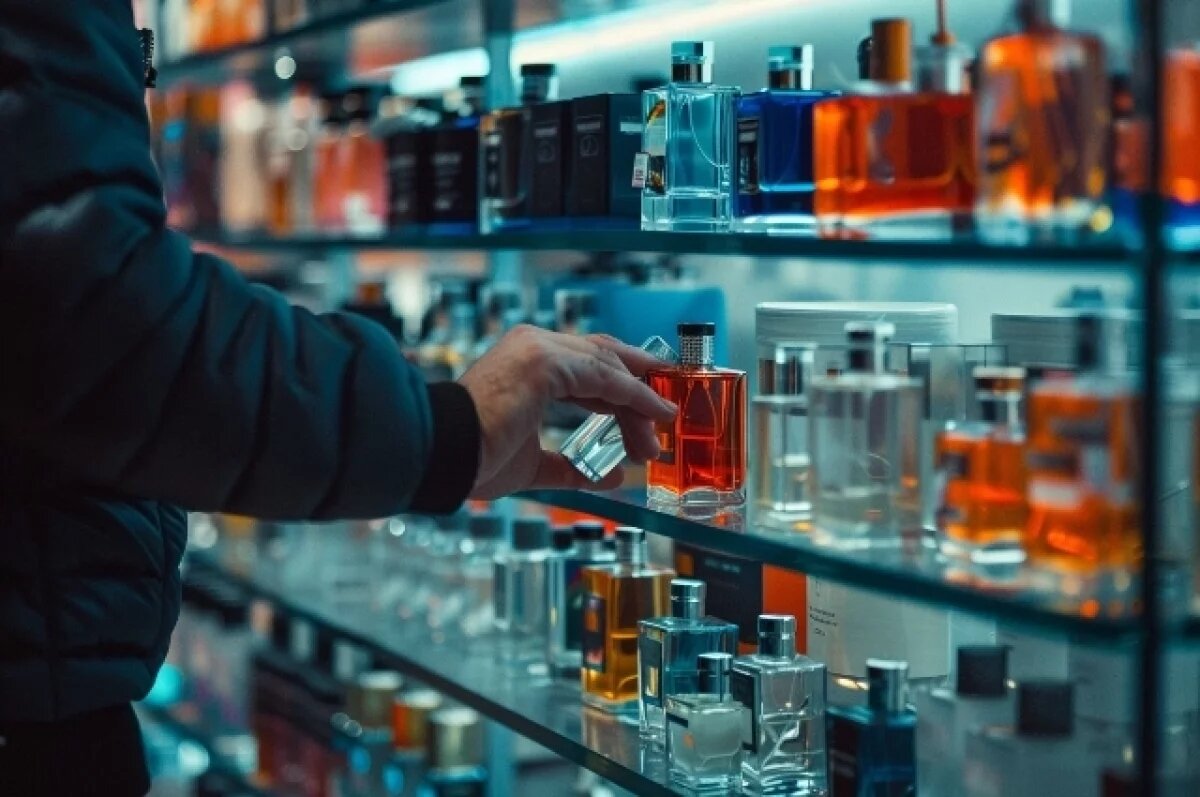    В Хабаровске задержали рецидивиста «охотника» за дорогим мужским парфюмом