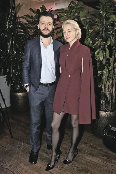    Дочь Волочковой с женихом, фото: соцсети