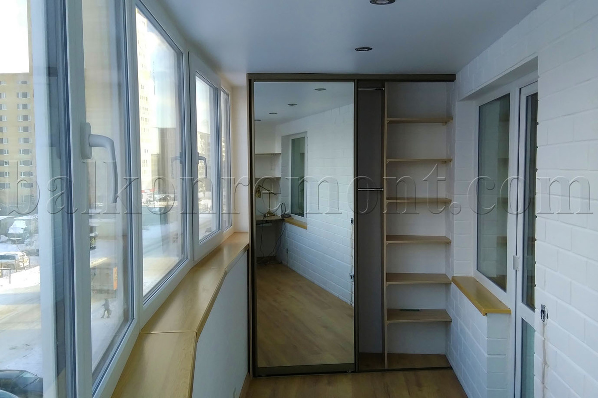 Встроенный шкаф на балконе