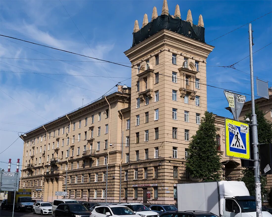 к сожалению, я не нашла ни у себя, ни в интернете никаких удачных панорамных видов. Поэтому оценивать красоту Автово вам придётся самостоятельно