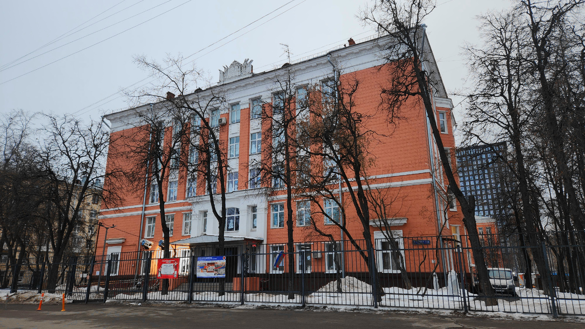 Ю-1 на улице Куусинена. Фото автора