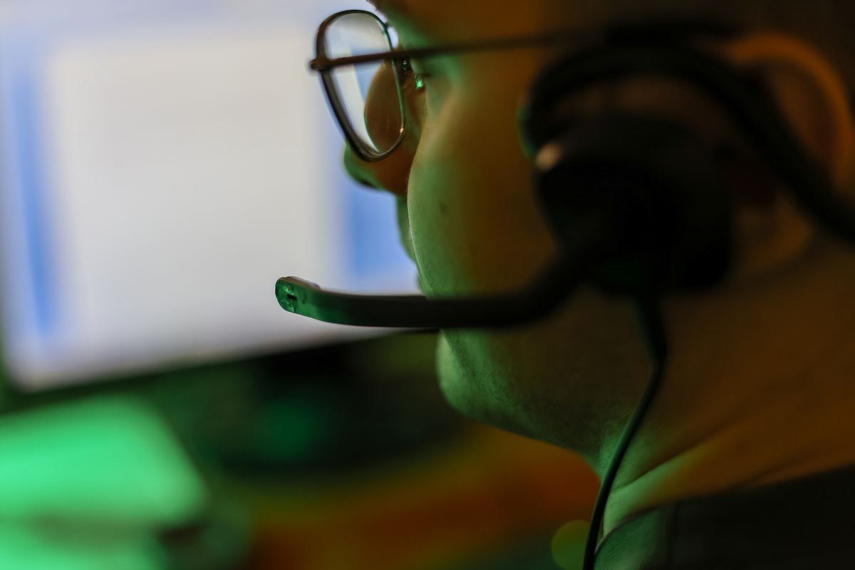 Как правило, за звонком мошенника стоит целая команда злоумышленников, вооруженных по последнему слову техники. Фото: Мария ЛЕНЦ.