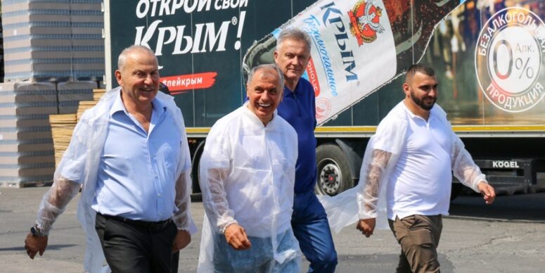    Владимир Константинов на Пивобезалкогольном комбинате "Крым" / krym-pbk.ru