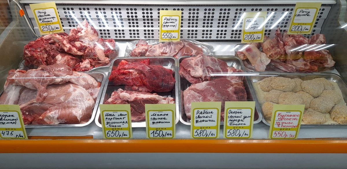 Фото одной из витрин бывшего отдела