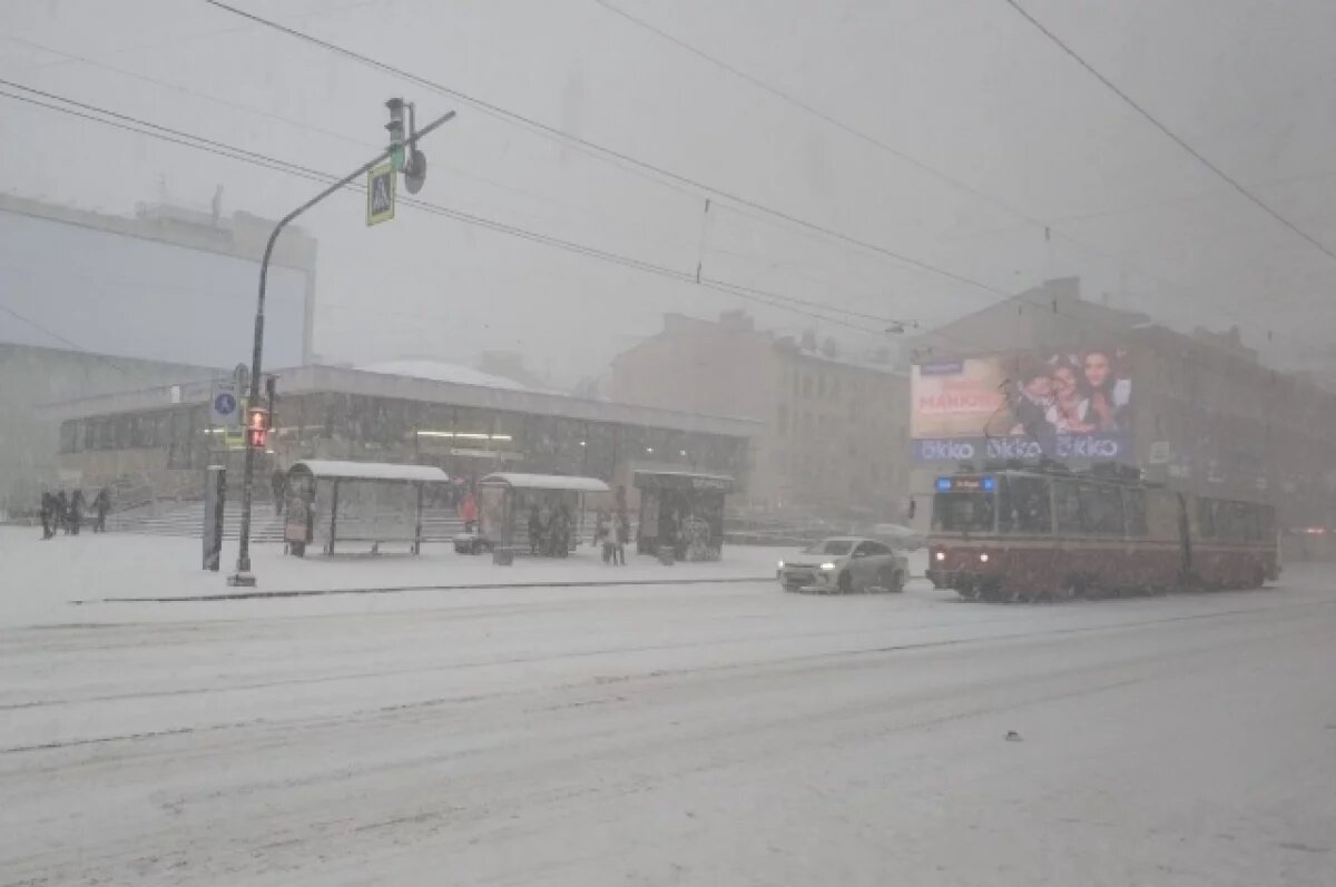    Томским водителям советуют отказаться от поездок из-за сильного снегопада