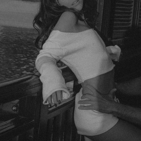     Рецензия на сингл Мари Краймбрери «Всё на своих местах»: Песня про тихое счастье