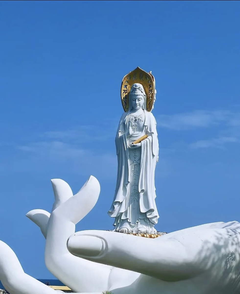 Статуя богини Гуаньинь