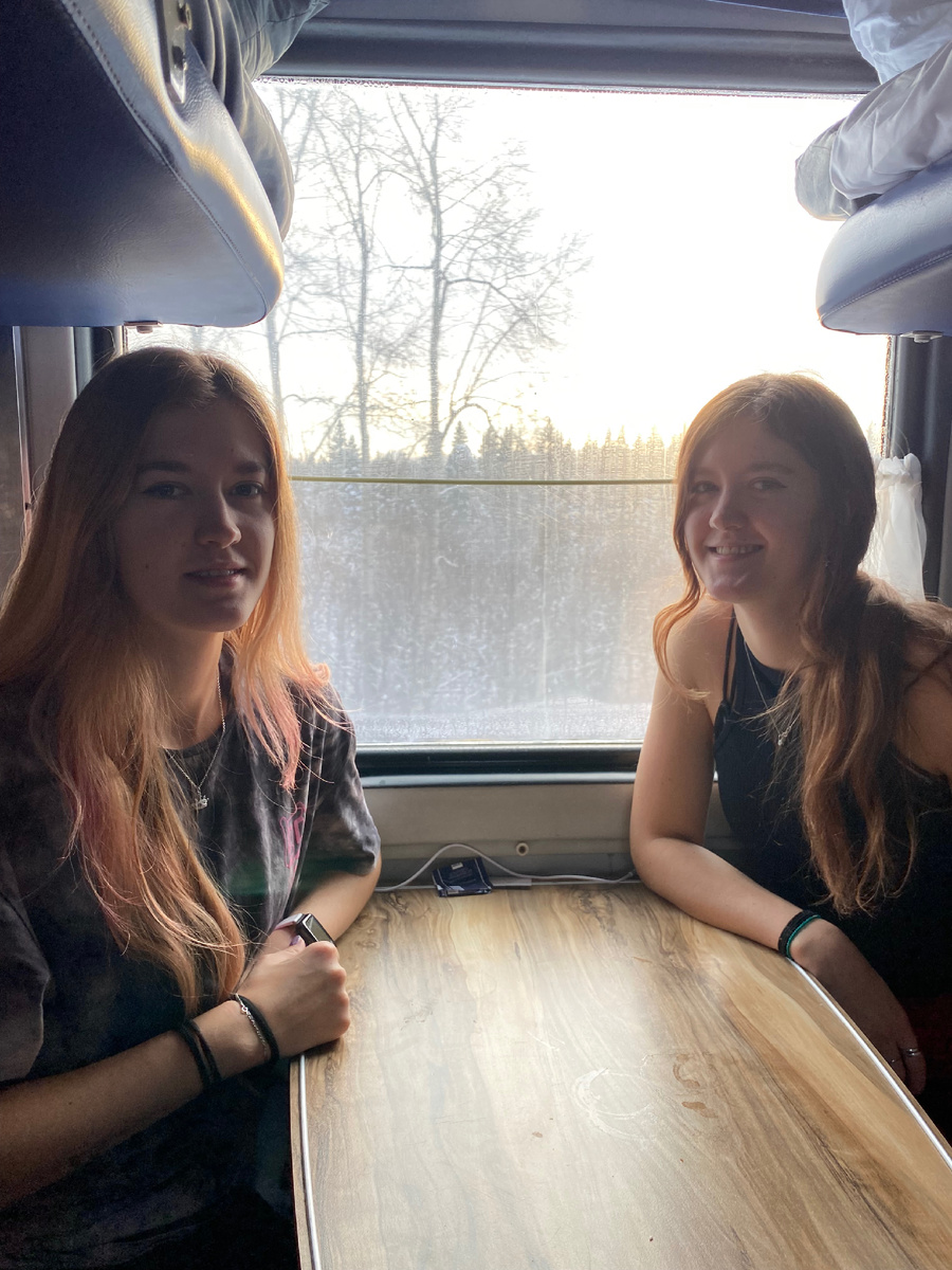 В поезде у окошка - красота 😍 