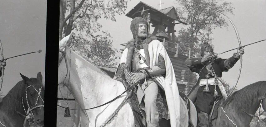 Юрий Назаров на съемках у Тарковского. Кадр из фильма «Андрее Рублеве», 1966, реж. Андрей Тарковский, сцен. Андрей Кончаловский, Андрей Тарковский