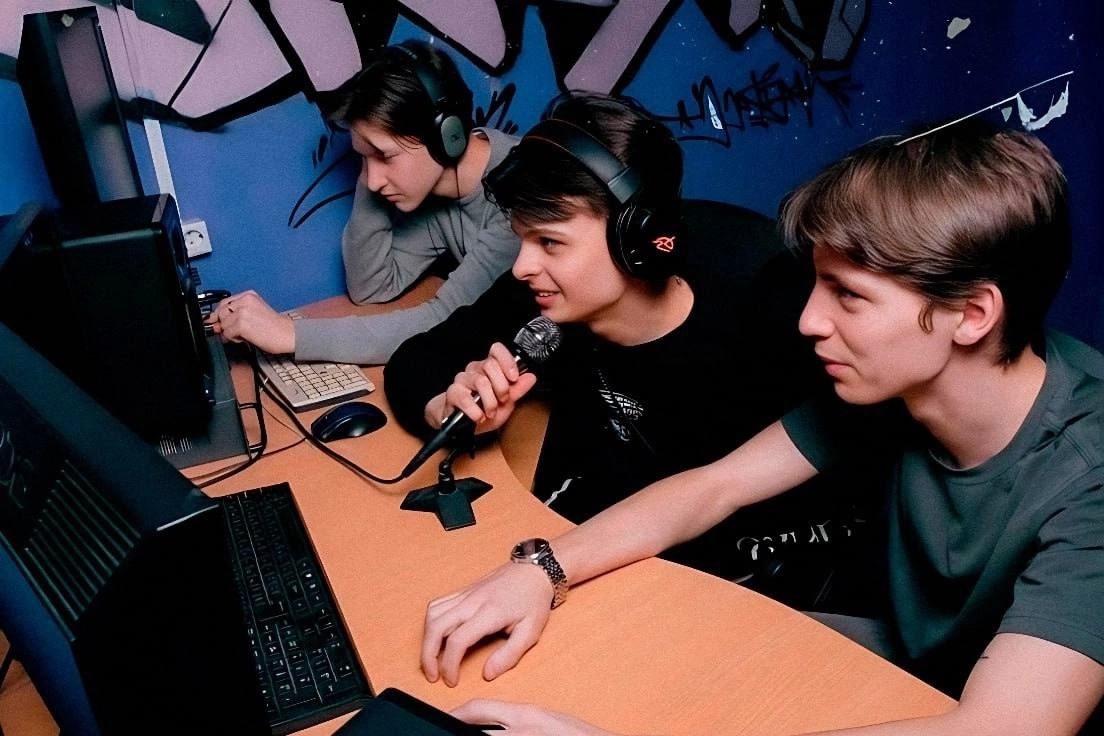 Слева направо: Данил Давыдченко, Дмитрий Вдовенко, Виталий Горицкий.