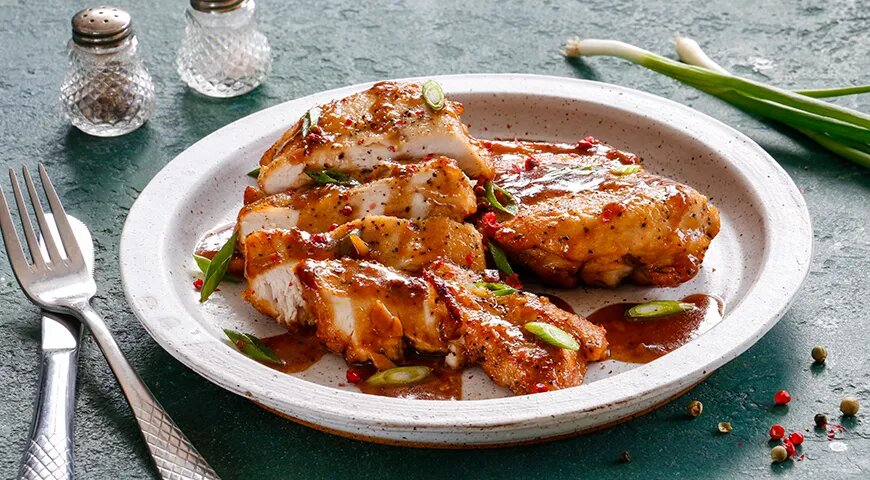  Быстрая куриная грудка в чесночно-медовом соусе