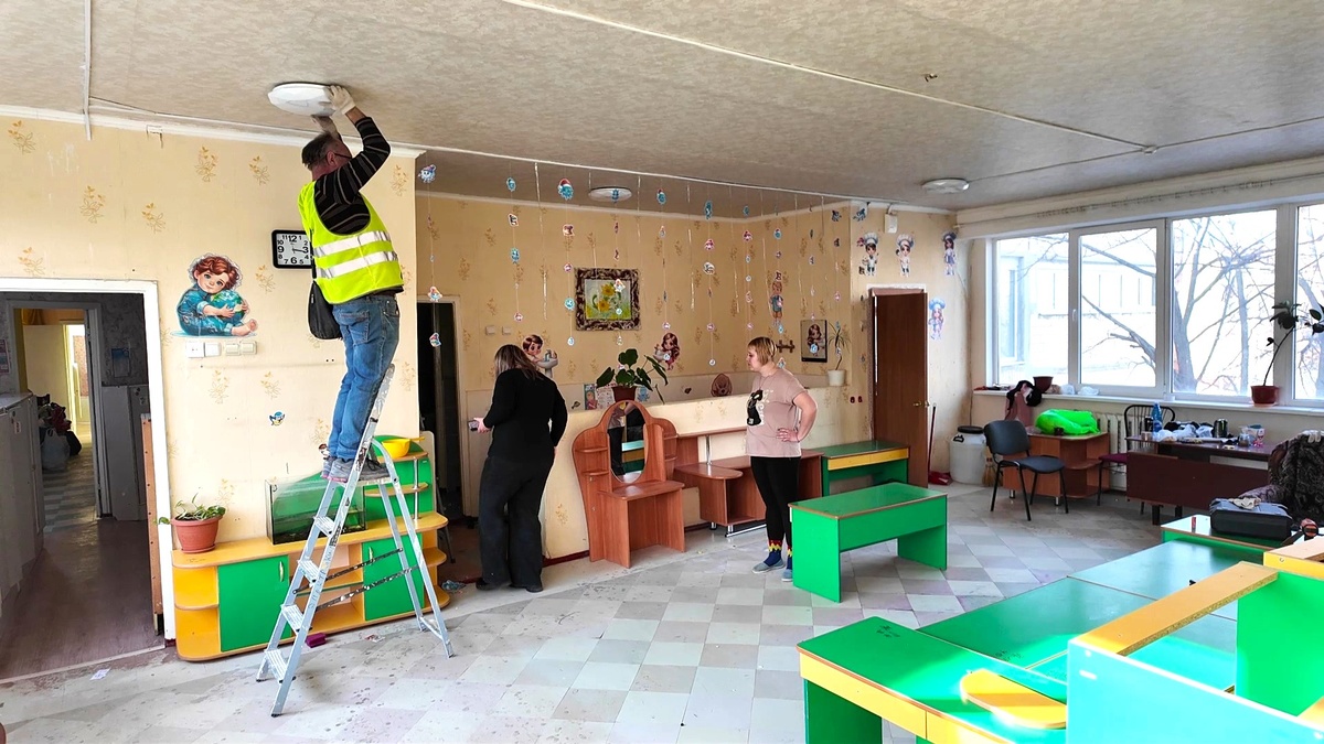    Югорчане начинают капитальный ремонт детского сада в Макеевке