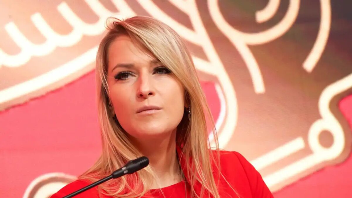    Первый заместитель председателя Комитета Госдумы РФ по просвещению Яна Лантратова.