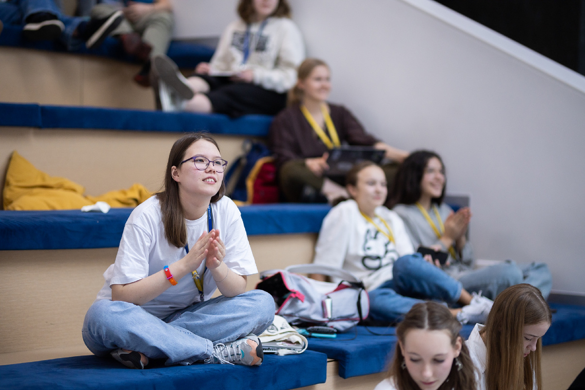 Фото из школьного архива: ученики на неделе науки