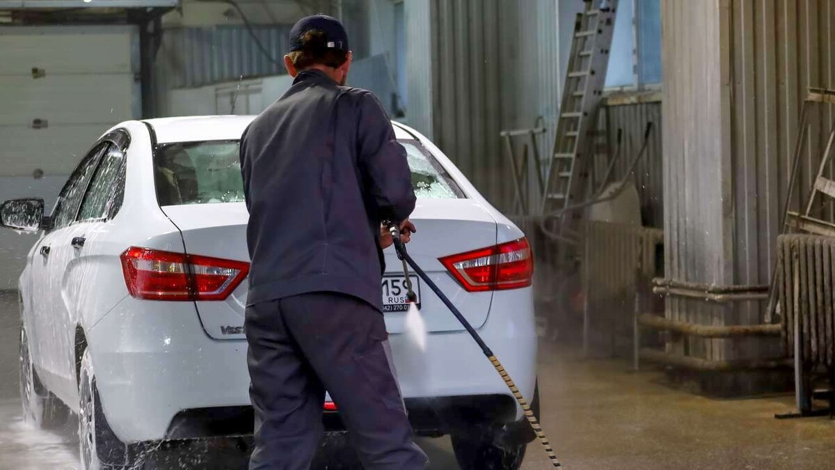 Чаще  всего неформальная занятость встречается в лесопромышленном комплексе, а  также в шиномонтажном или автомоечном бизнесе. Фото: Елена Майорова