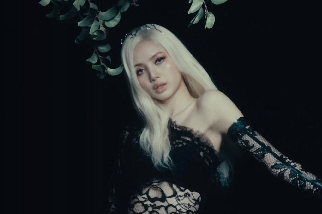 Главная героиня которая любит своего парня после расставания.