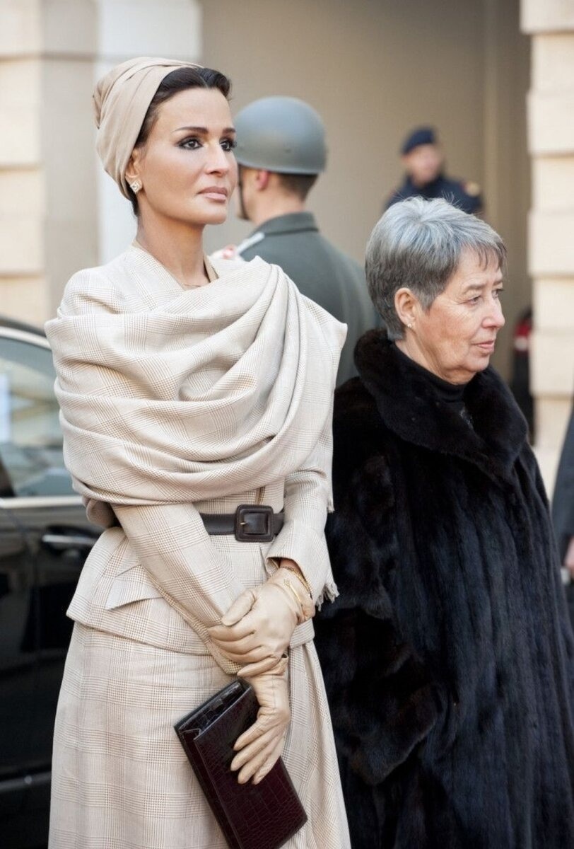 Моза бинт Насер аль Миснед