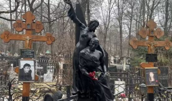    Могила Джуны и ее сына, фото: соцсети