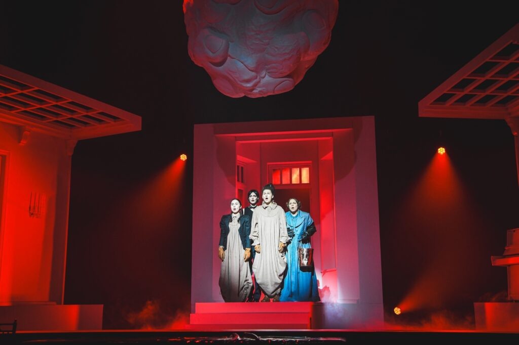    Источник фото: официальный сайт театра. Фотограф Игорь Червяков Источник фото: Театр To Go