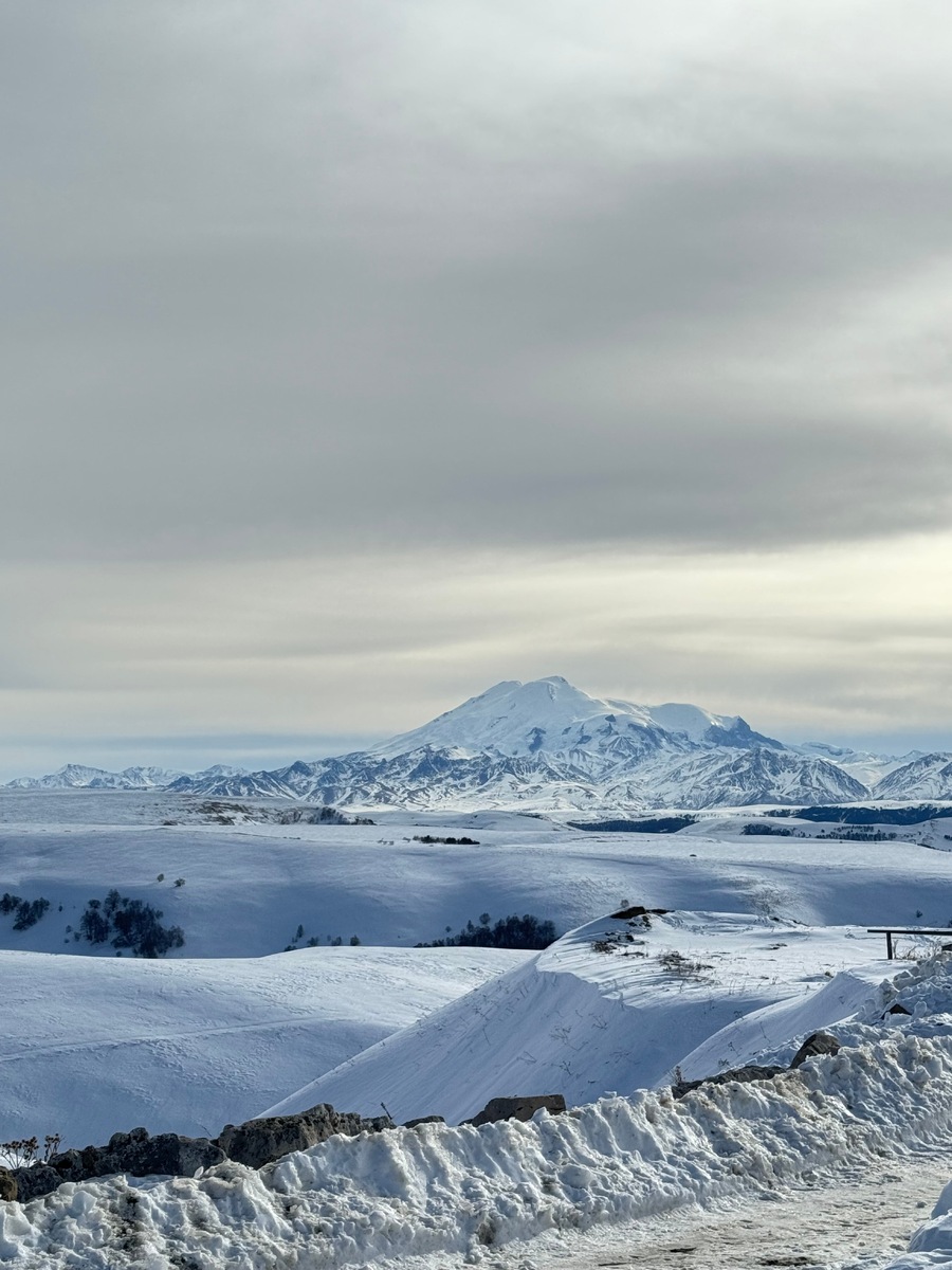 Вид на Эльбрус с перевала Гумбаши