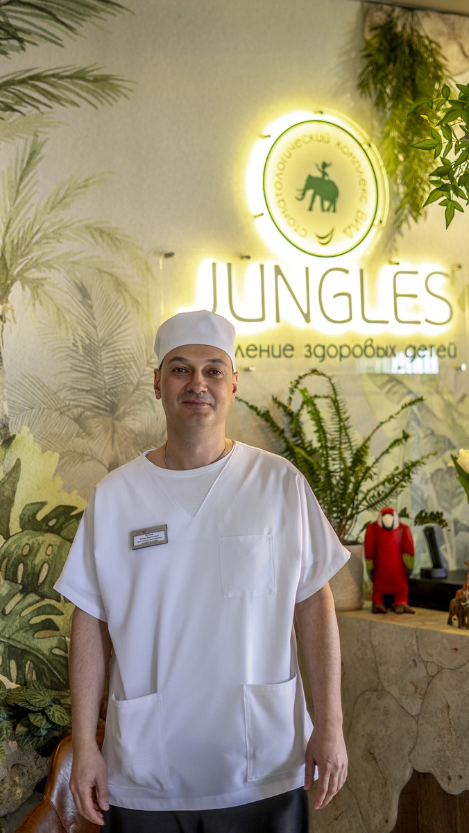 Астахов Роман Евгеньевич, анестезиолог-реаниматолог высшей категории. Стаж 17 лет.