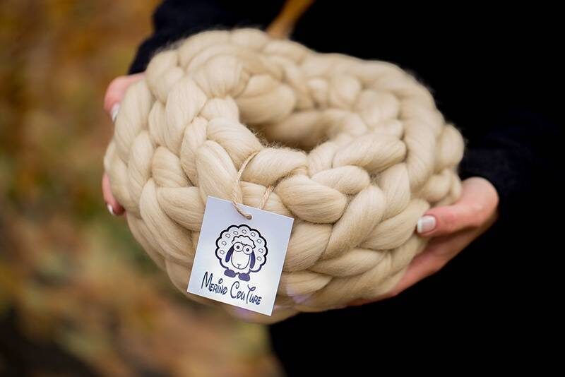 Шерсть мериноса-шерсть овец одноимённой породы, которая отличается длинной, тонкой, шелковистой и мягкой структурой