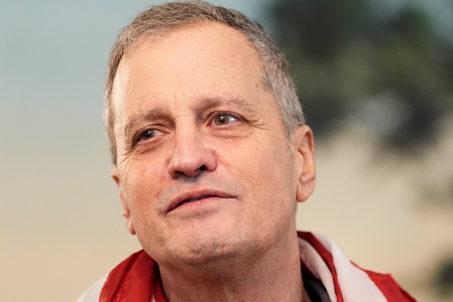 12 февраля 2025 года. Бывший сотрудник посольства США в Москве Марк Фогель во время встречи с президентом США Дональдом Трампом в Белом доме. Летом 2022 года российский суд приговорил его к 14 годам колонии по делу о контрабанде наркотиков. | Фото: AP/TASS