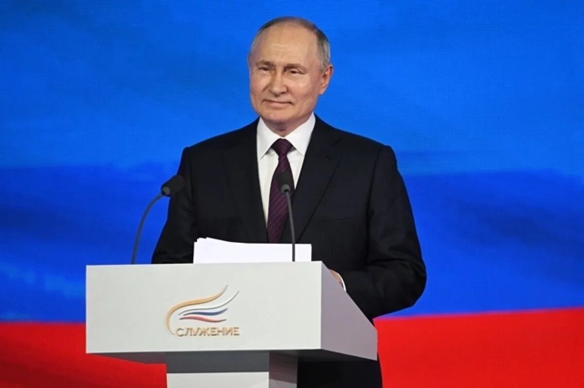    Президент РФ Владимир Путин на церемонии награждения лауреатов Всероссийской муниципальной премии «Служение» в 2024 г.