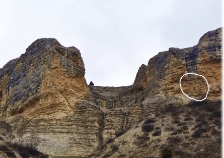 Лицо спящего льва на скале Бор-Кая в Крыму.