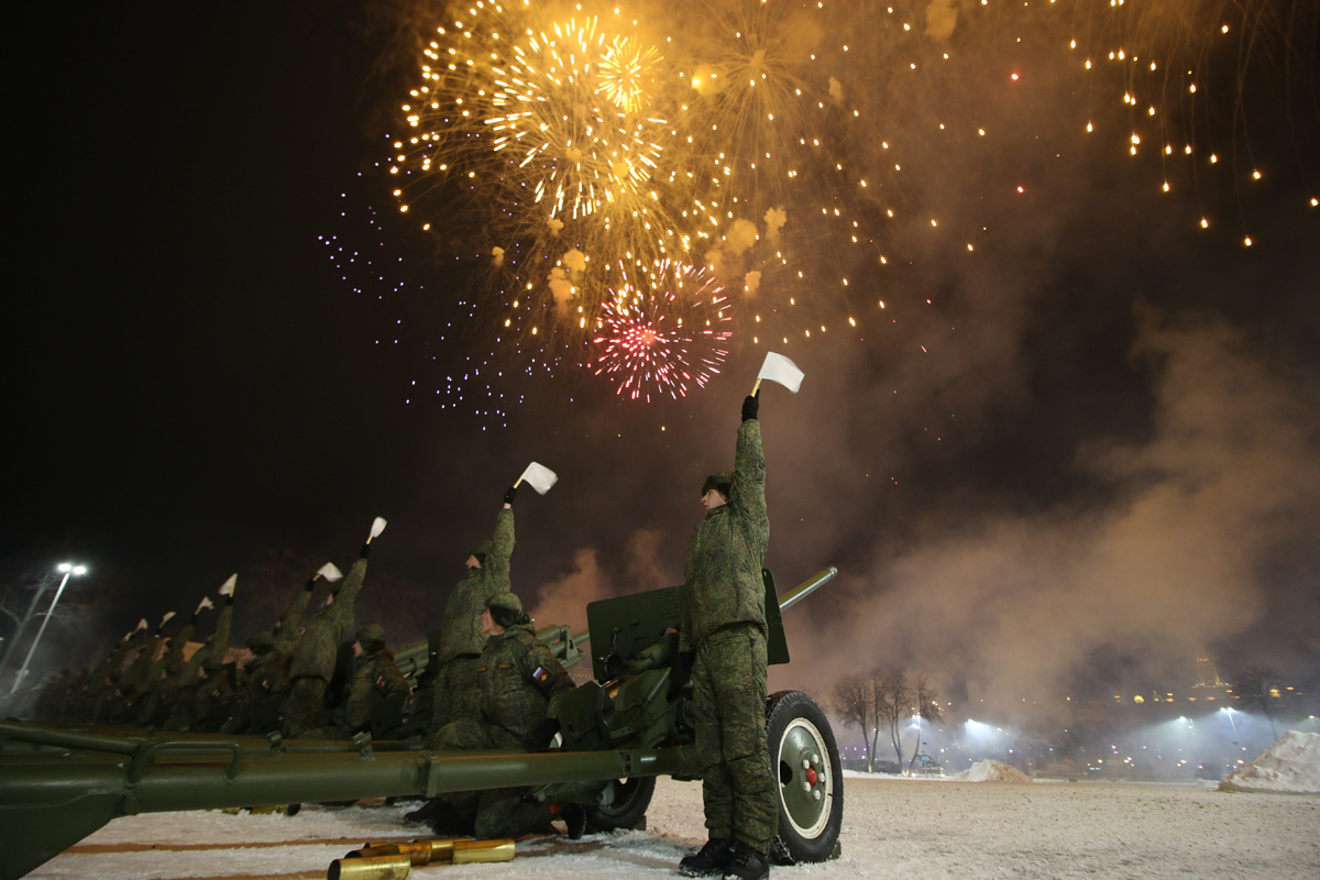 Артиллерийский салют 23 Февраля проводится ежегодно.  Фото: пресс-служба Министерства обороны Российской Федерации / mil.ru
