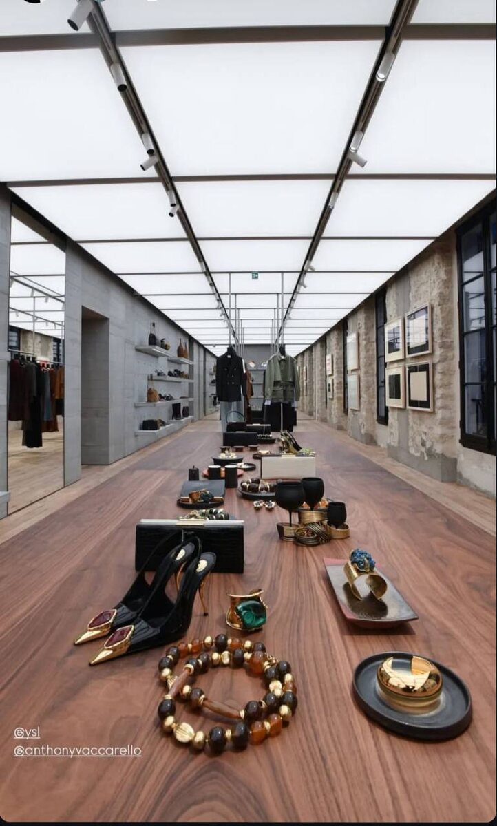    В Париже открывается новый бутик Saint Laurent Rive Droite (фото 3)