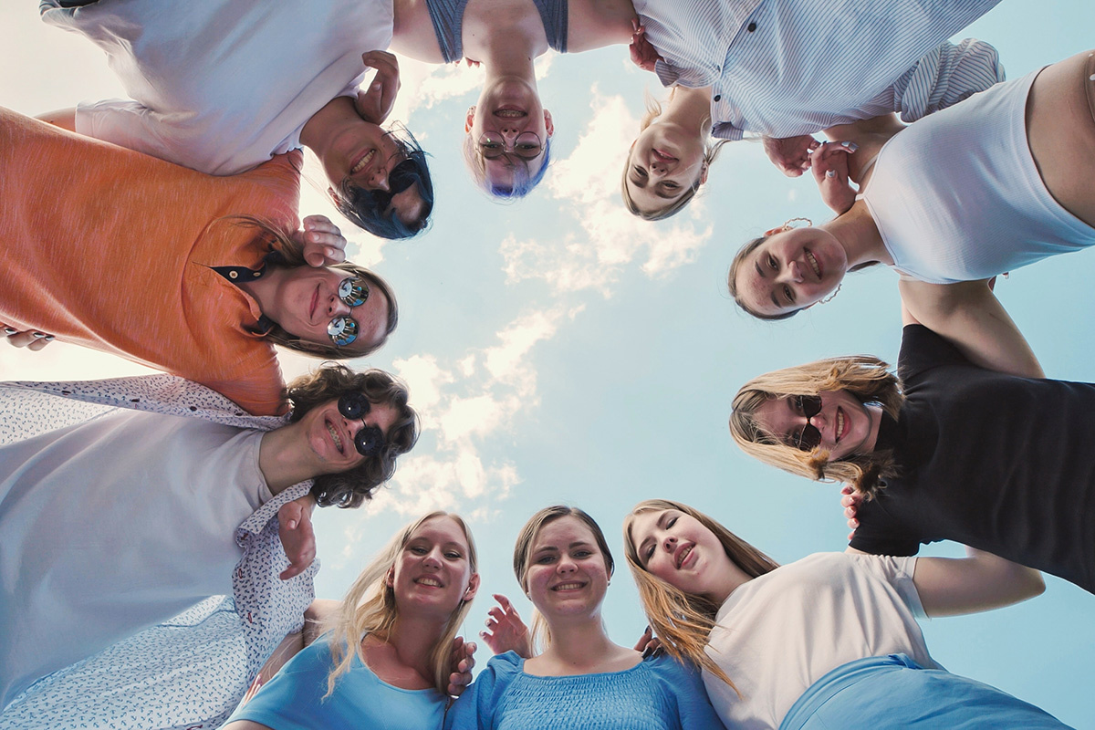    Некоторые задачи невозможно решить, не привлекая большое количество людей. Источник: Shutterstock