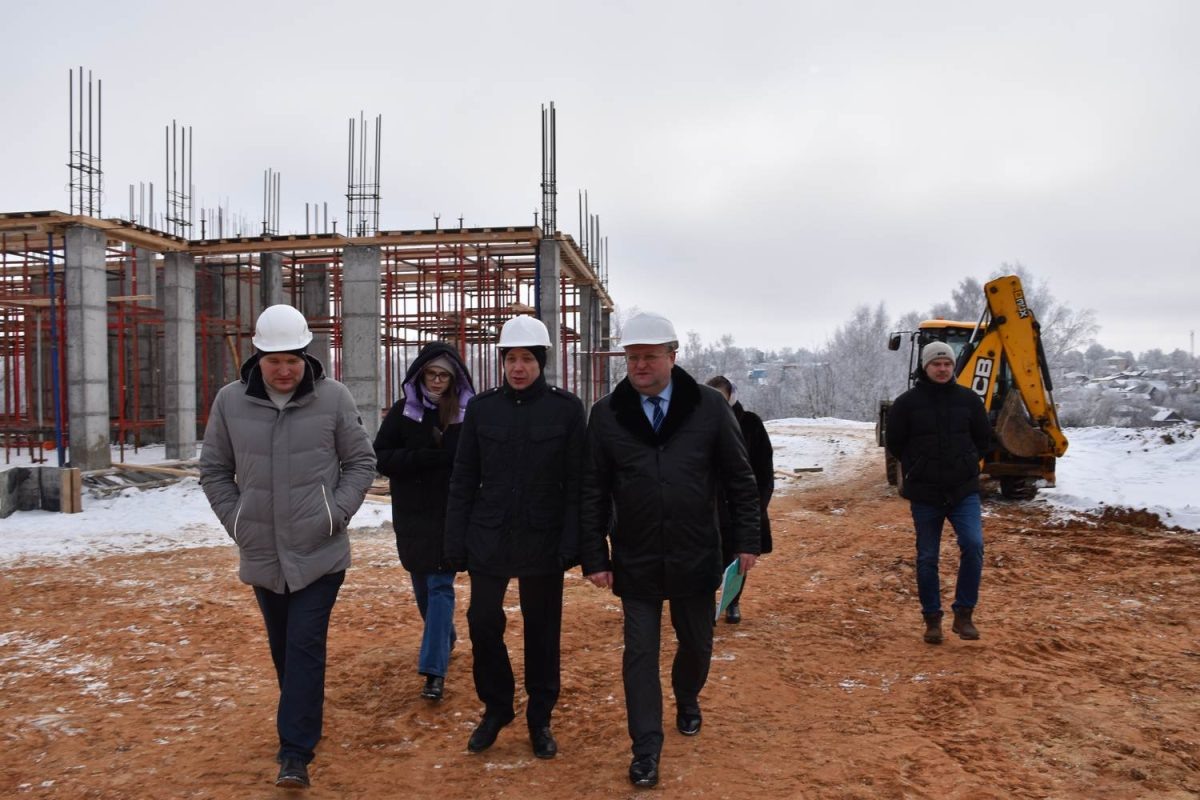    Андрей Чечерин посетил строящуюся школу и два техникума в Ардатовском округе