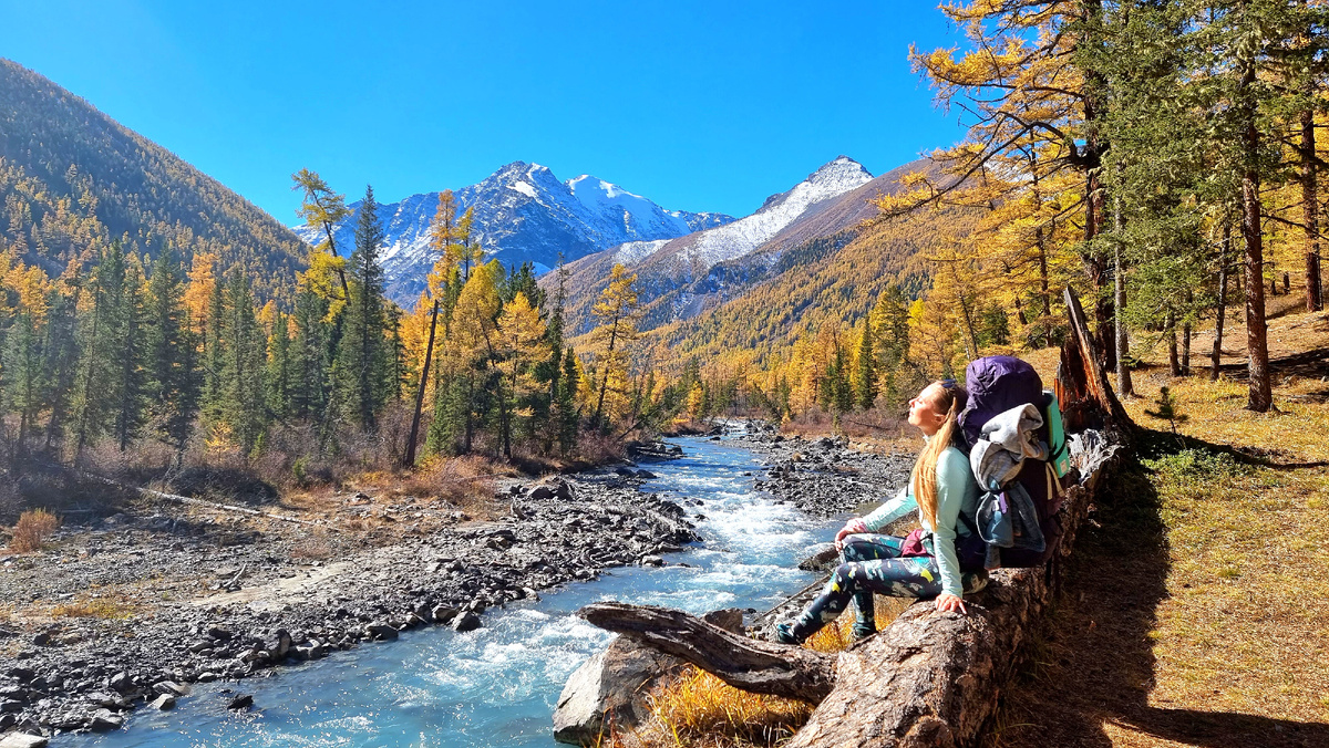 Долина Маашей на Алтае золотой порой - сентябрь
