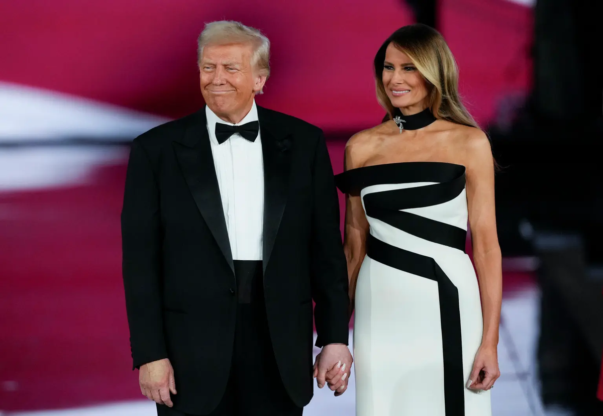 По данным офиса первой леди, экскурсии по Белому дому возобновятся 25 февраля. АП.