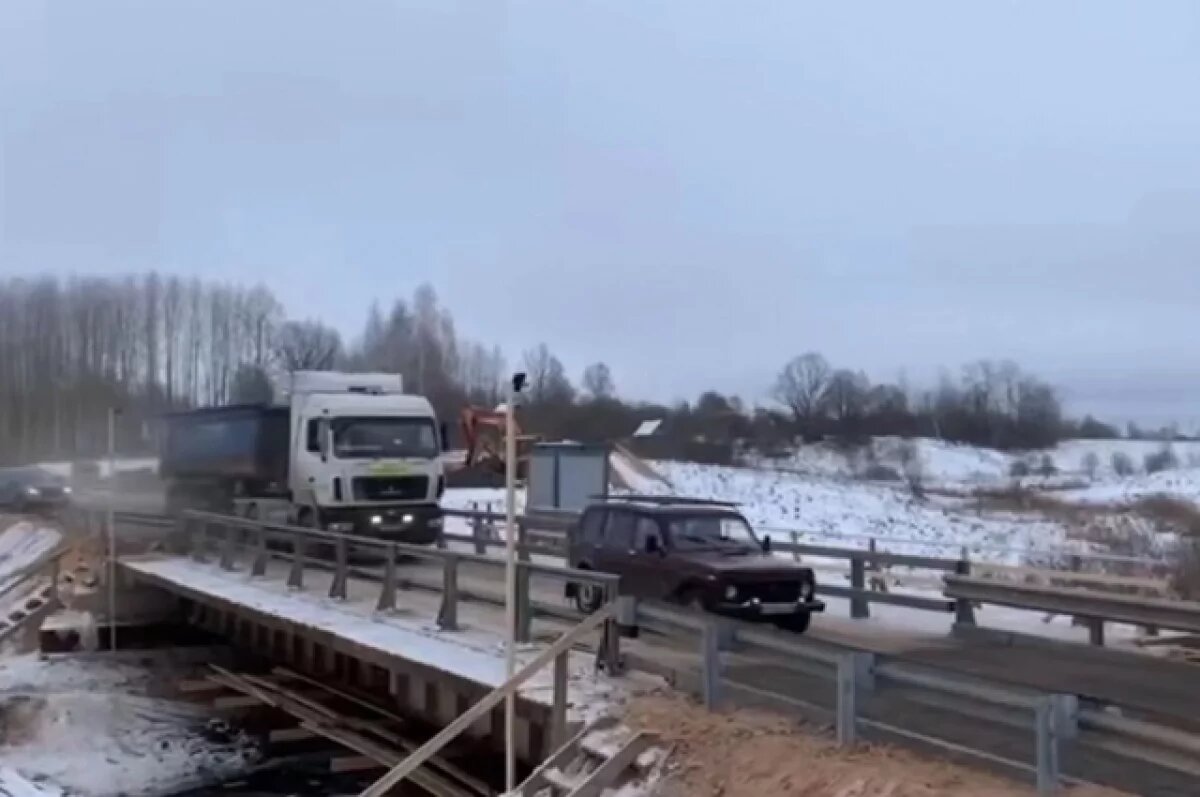    Движение по временному объезду моста открыли в Палкинском районе