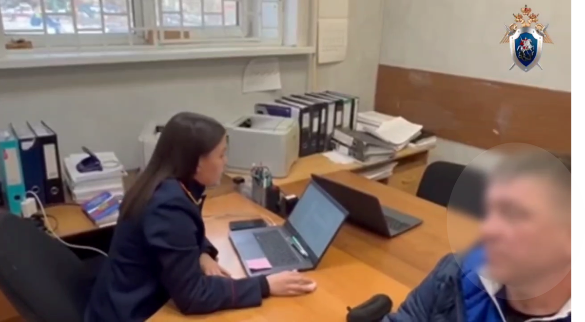     В Березовском районе бывший директор школы фиктивно устроил на работу своих родственников