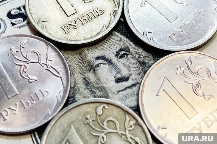Доллар достиг минимального значения с сентября 2024 года — 89,5 рублей. Фото: Вадим Ахметов © URA.RU