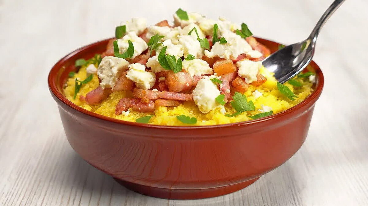 Рецепт: Банош с креветками в сливочно-чесночном соусе