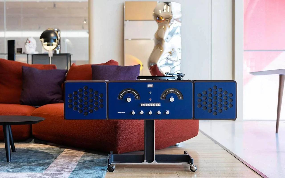 Легендарный проигрыватель Brionvega RR126