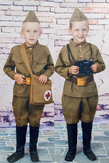 Будущие защитники Родины. Фото из семейного альбома.