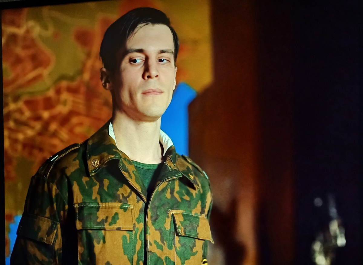 Иван Янковский в сериале "Аутсорс"