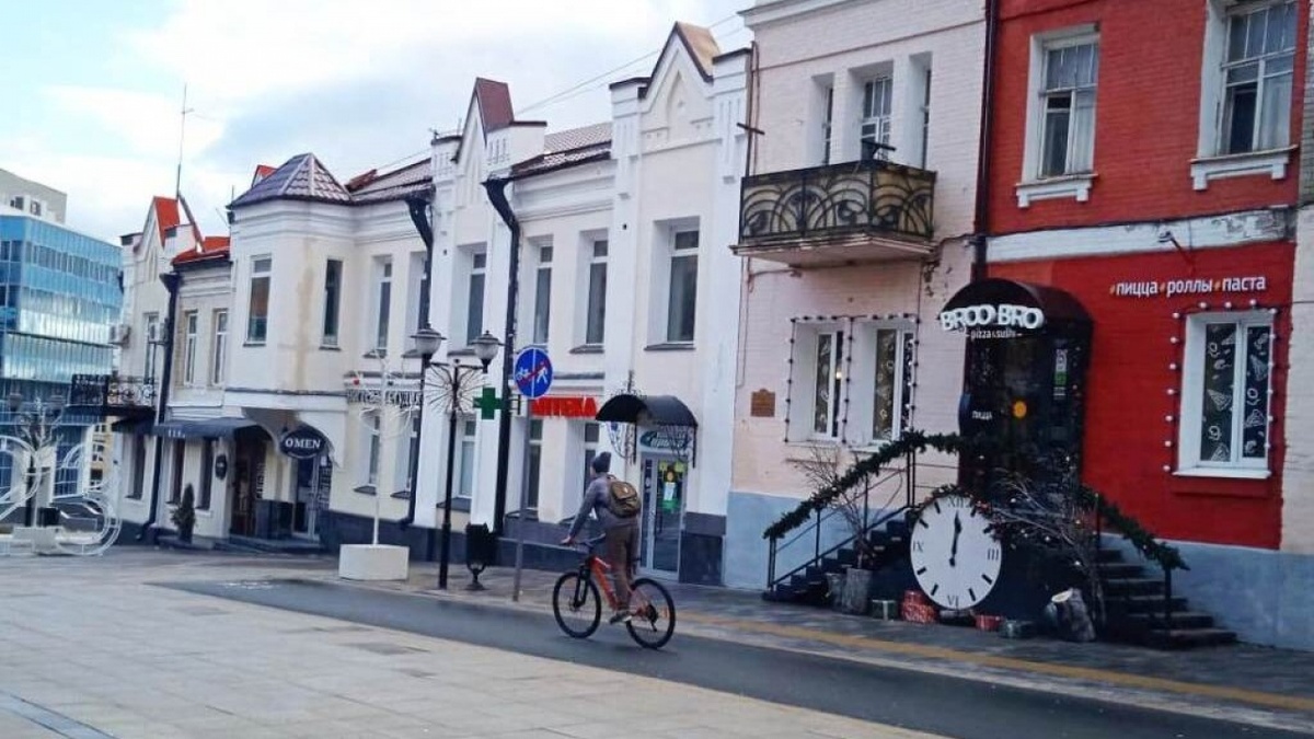    Общественники сообщили о массово разрушенной плитке в СаратовеНовости Саратова и области – Сетевое издание «Репортер64»