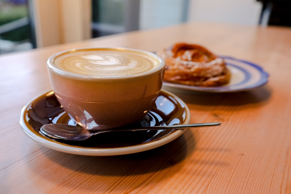 Следует ограничить употребление кофеина при гипертонии, а также при нарушениях сердечного ритма.  Фото: ФедералПресс / Елена Майорова